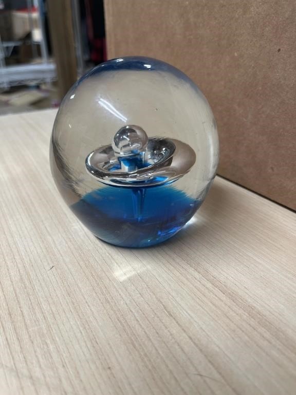 Heavy paperweight glass
