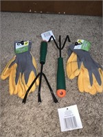 New latex gloves and cultivators