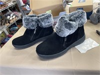 Khombu snow boots sz 8 new