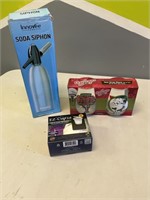 Christmas story glasses, soda siphon, easy cup