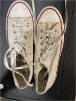 Size 9 converse needs some tlc