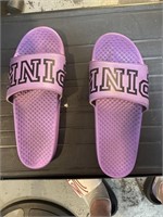 Sz 9 purple PINK SLIDES There Is One Little Scuff