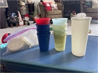 Lot of  8 vintage Tupperware kids cups with a bag