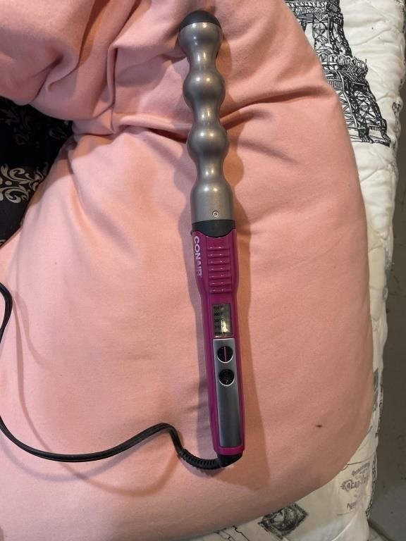 Conair wand new without box still has the plastic