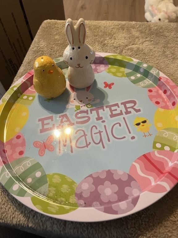 Easter tray and salt and pepper shakers