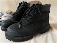 Boys size 11 timberland boots in excellent shape.