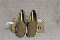 Minnetonka Men's Size 8 Shoes