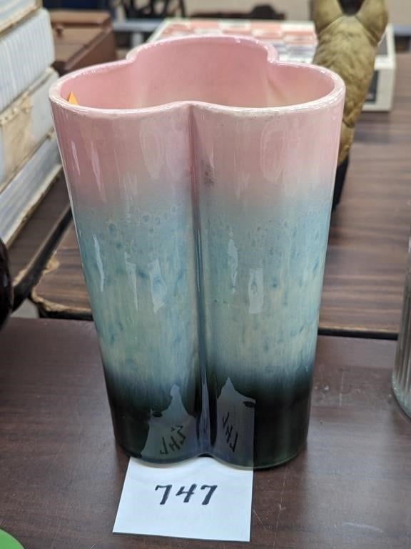 Hull Pottery 110 Vase