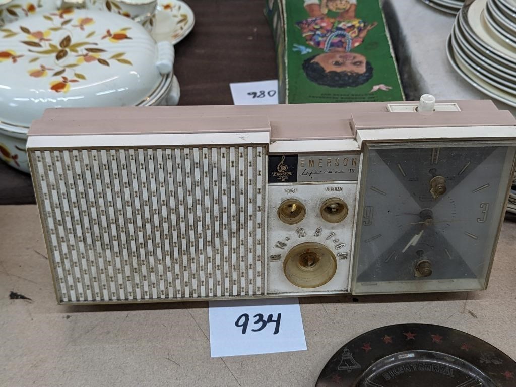 Vintage Emerson Lifetimer Radio