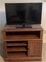Wooden TV stand and 32 inch element flatscreen TV