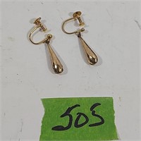 Pair of 9K gold earrings