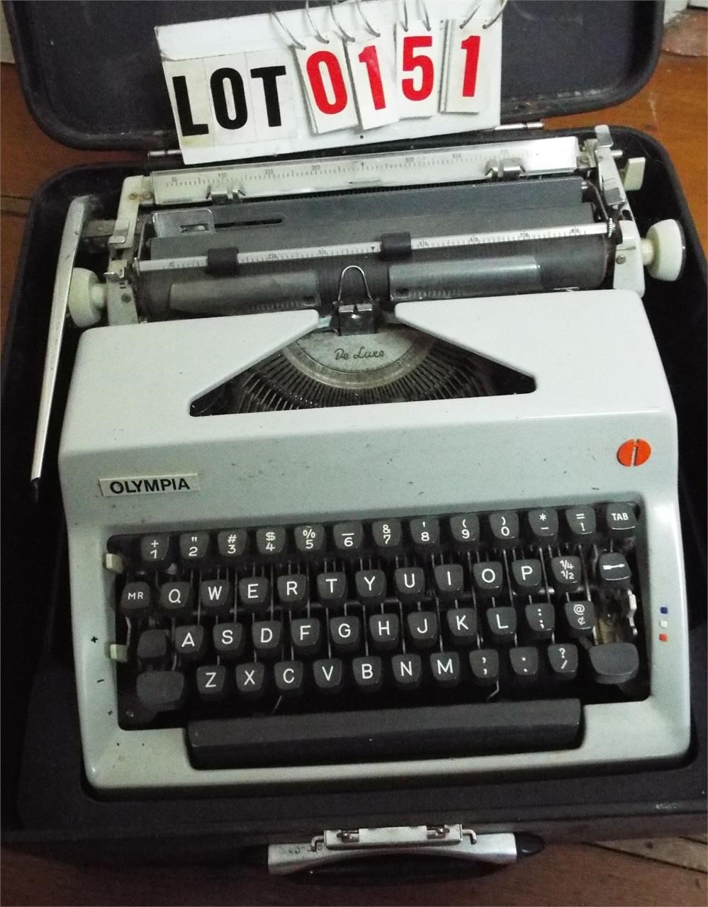 Olimpia typewriter/case