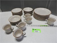 Barogue stoneware dinner ware
