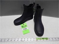 Eddied Bauer size 7 boots