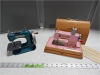 Kay an EE toy sewing machine with carrying case; S