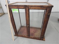 Glass display cabinet; approx. 28"x16"x31" H