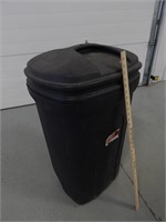 35 Gallon garbage can w/cover and 2 wheels