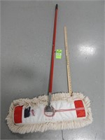 Dust mop