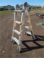 Adjustable folding ladder