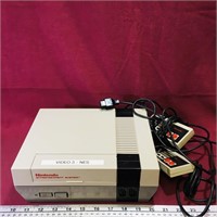 Nintendo Game Console & Controllers