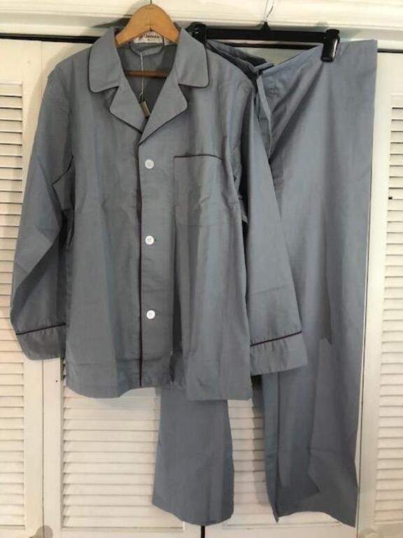VINTAGE NIGHTGOWNS, HOUSECOATS, SLIPS & MORE - ENDS 5/5/2024