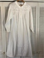 VINTAGE MISS ELAINE NIGHTGOWN SMALL