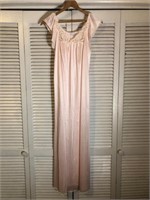 VINTAGE TIMELESS CLASSICS PINK NIGHTGOWN SMALL