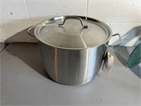 NEW WELL EQUIPPED KITCHEN STAINLESS STEEL STOCK