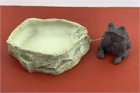Cast iron frog with hard composite mini pond for