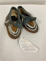 1911 child’s beaded moccasins