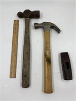 2 hammers, and a sledge hammer head