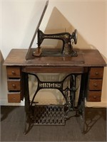 Antique singer sewing machine, oak treadle