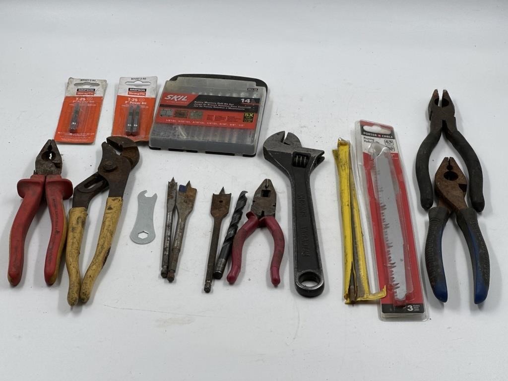 Box of assorted tools, T 25 power