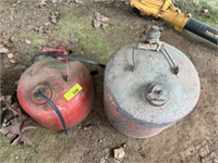 2 metal gas cans