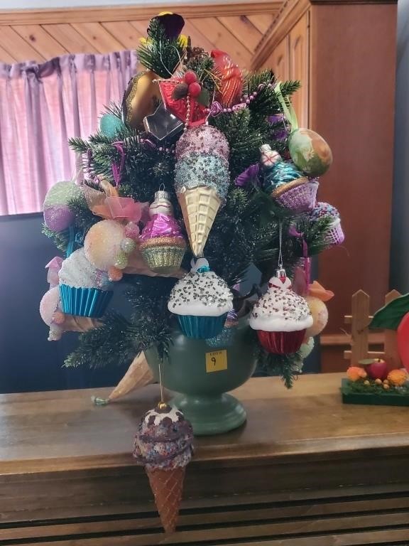 Small Xmas Tree w/ Cupcake & Icecream Ornaments