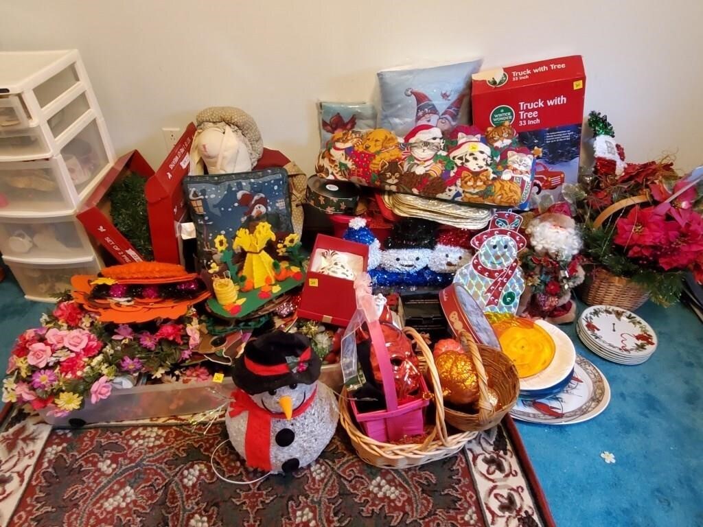 Large Lot of Assorted Xmas Decorations