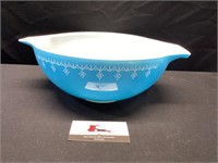 Pyrex Snowflake Blue Bowl