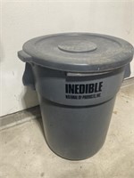 Brute trash can