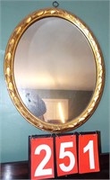 oval mirror/gilt frame
