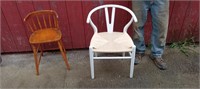 WHITE SITTING CHAIR AND TALL KIDS CHAIR