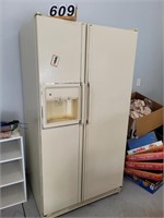 Side By Side Refrigerator GE 25.2 CF