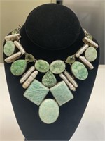 SHADES OF GREEN CHUNKY NECKLACE SILVER TONE