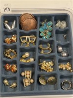 18 PAIRS OF COSTUME JEWELRY PEIRCED EARRINGS