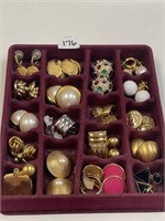 19 PAIRS OF COSTUME JEWELRY PEIRCED EARRINGS
