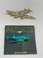 LOT OF 2 AIRPLANE PINS