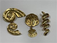 LOT OF 3 GOLD TONE BROOCHES 1 IS SIGNED MONET