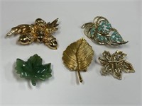 LOT OF 5 VARIOUS LEAF PINS 2 ARE SIGNED AK & MONET