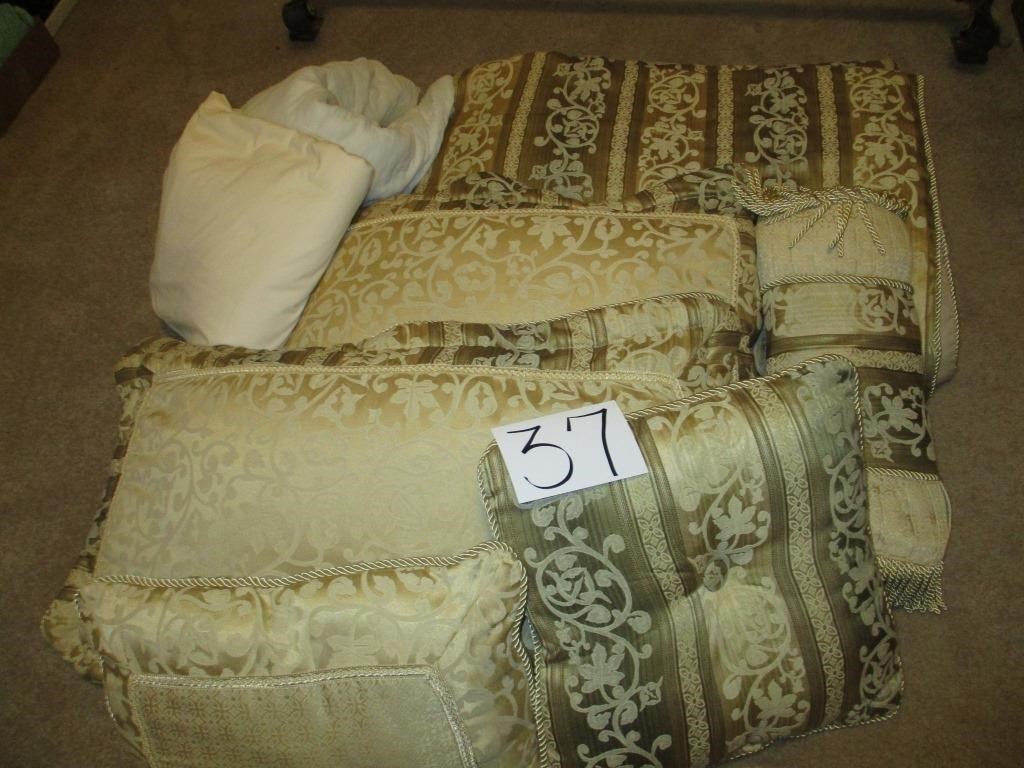 Comforter, Sheets, Shams, decorative pillows