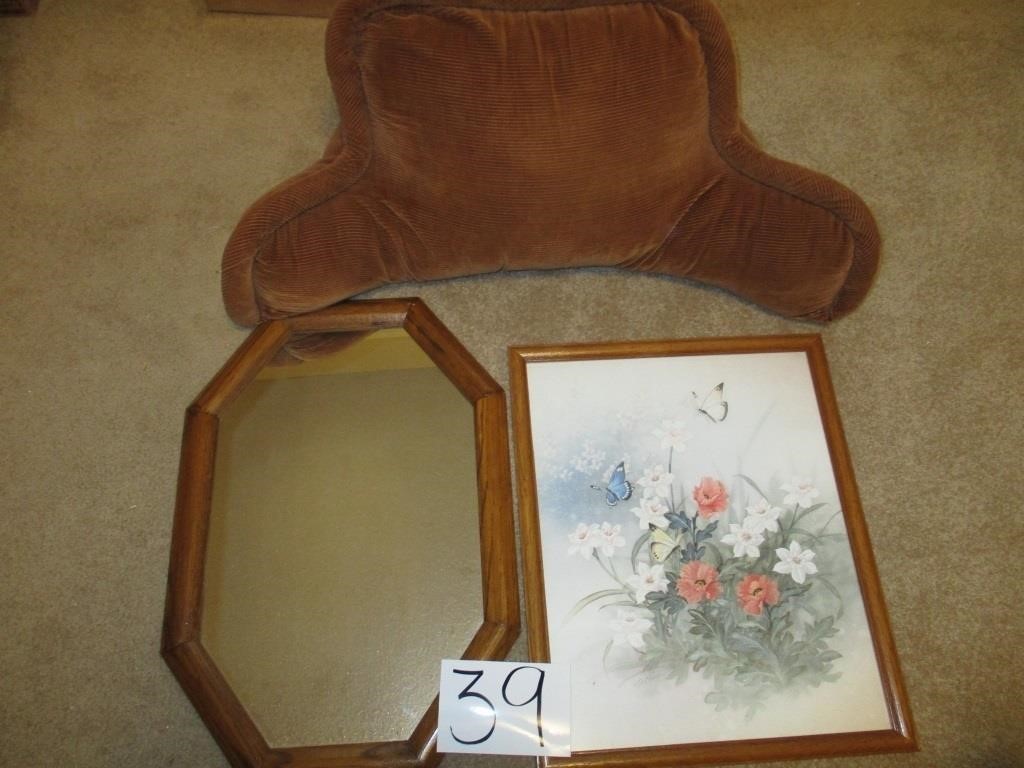 Pictures, mirror, back pillow