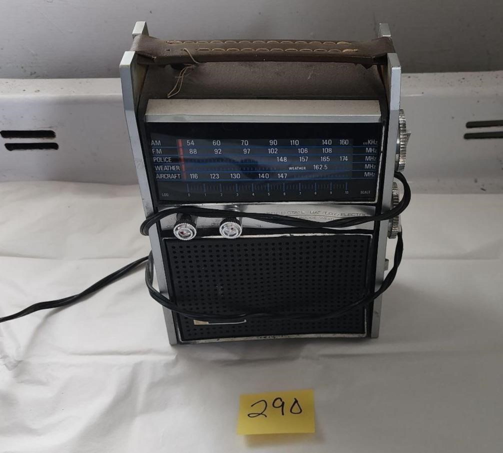 Vintage 1960's Multi  Band Transistor Radio AM/FM